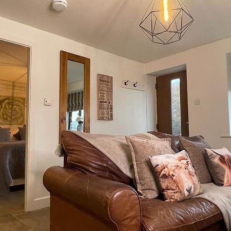 Hollies Cottage 케일리 외부 사진